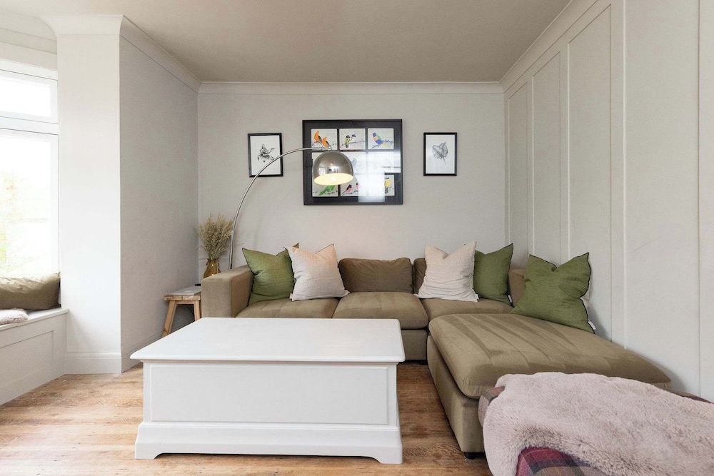 Newly Renovated Beachside Retreat for 10