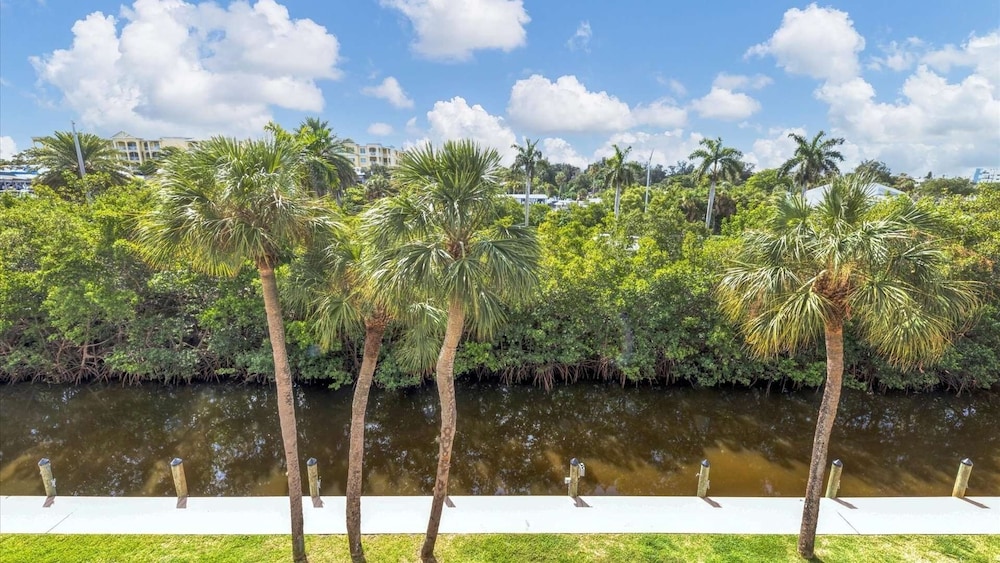 Anchorage Resort 3rd Floor Two Bedroom Condo with Beach Access 2 Condo