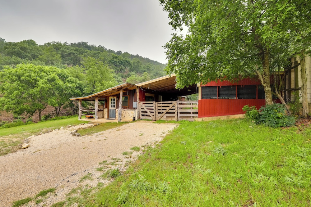 Rural & Horse-friendly Cabin ~ 24 Mi to Bandera! view 2