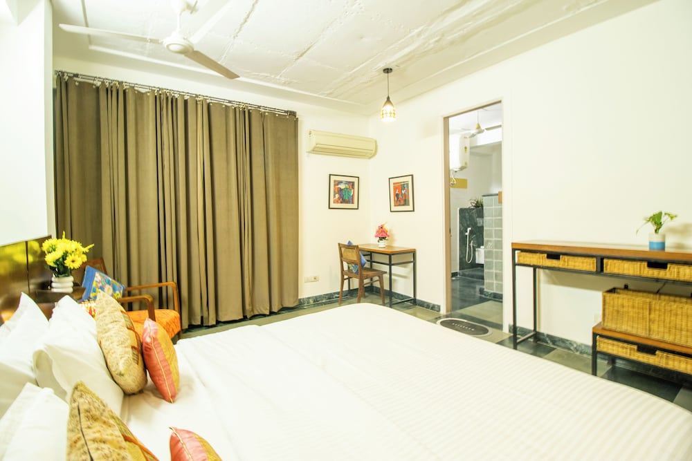 Opulent Antique 6BR Villa in Gurugram