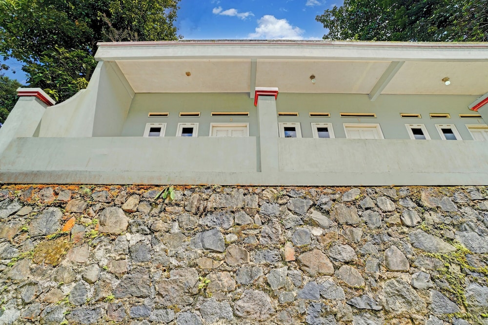 OYO 95065 Villa Ade