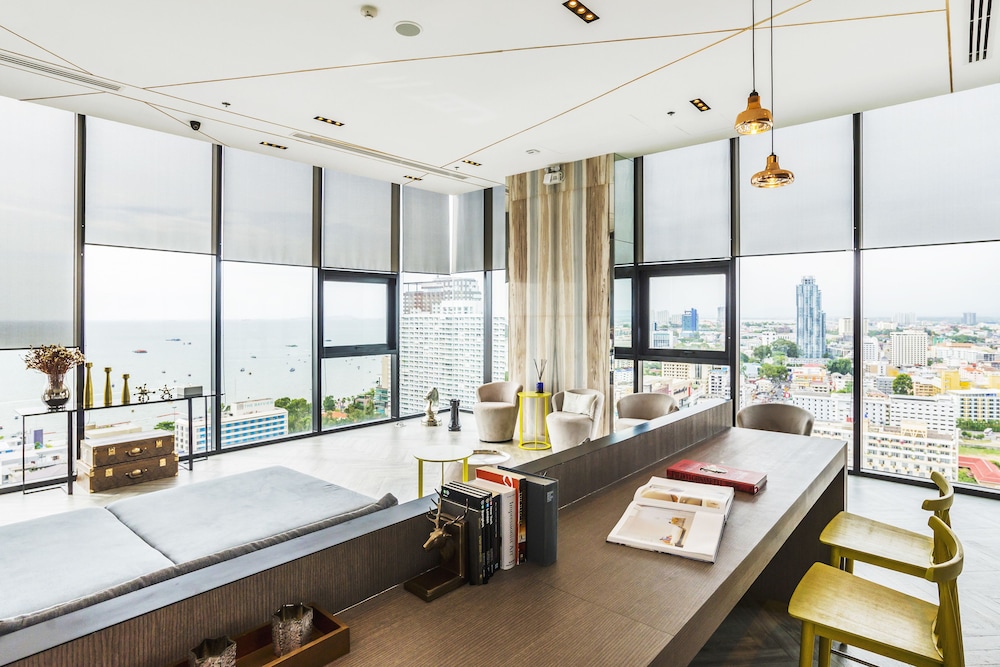 The Base Central Pattaya by Favstay