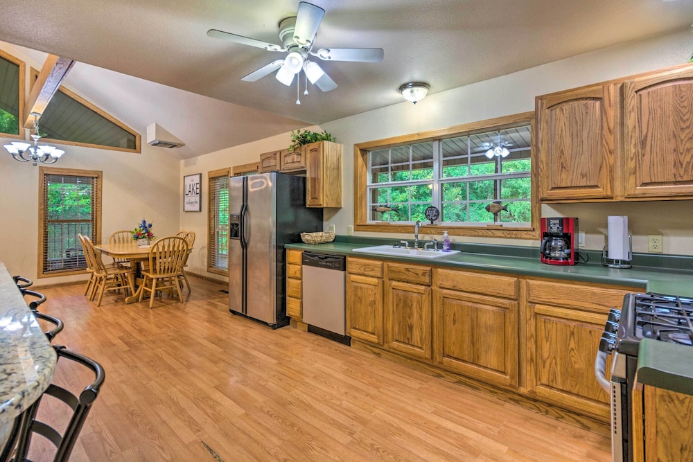 Scranton Vacations - Lakefront Hideaway in Scranton: Spacious Deck - Property Image 5