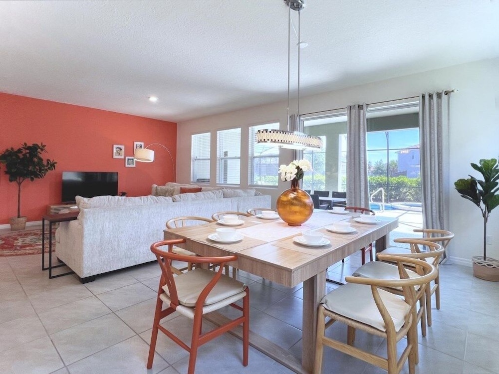 Beautiful 5 Bed Pool Home With Game Room-7543ol 5 Bedroom Home