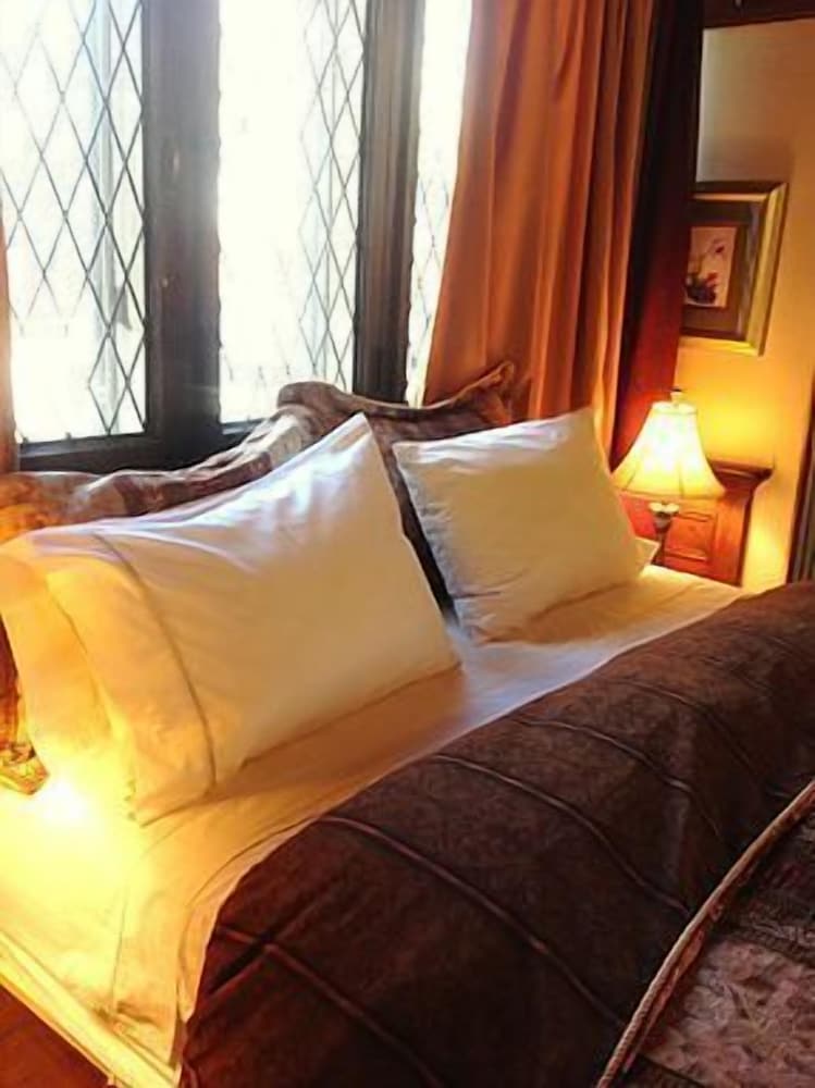 Brockville Vacations - The Noble Suites - Property Image 66