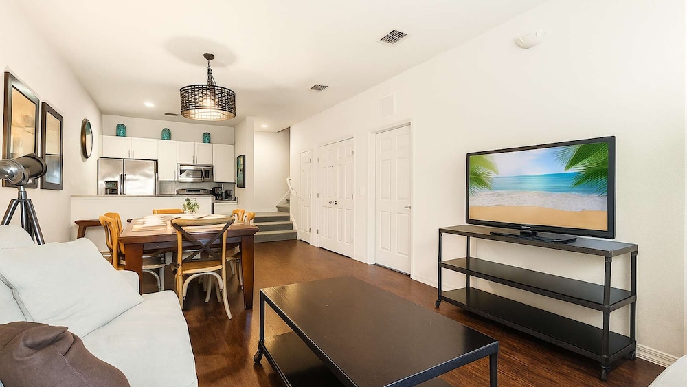 Upstay Modern 3BR Townhome w Pool Near Disney