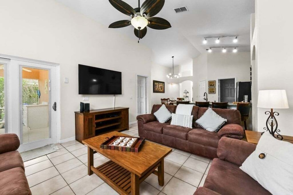 Oak Island Gem Cozy 4br Pool Home Near Disney 4 Bedroom Villa