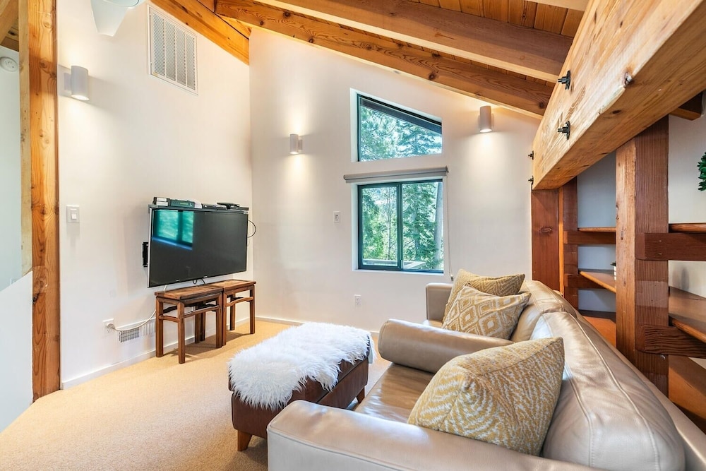 Lake Tahoe Vacations - Trapper Mc Nutt Modern Mountain 4 Bedroom Home by RedAwning - Property Image 29
