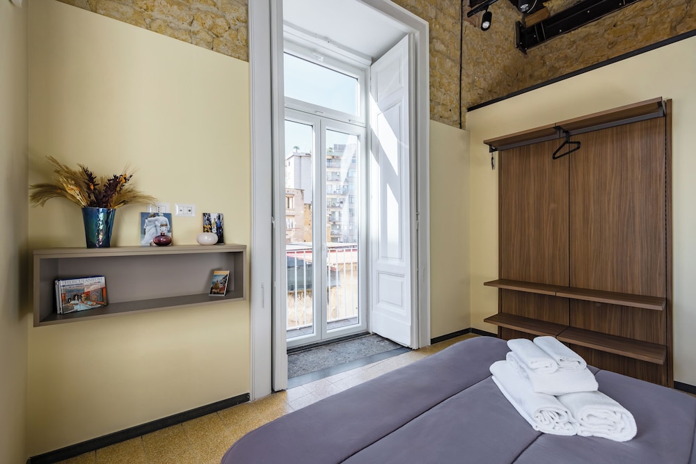 La Pinacoteca Aparthotel by NapoliApartments