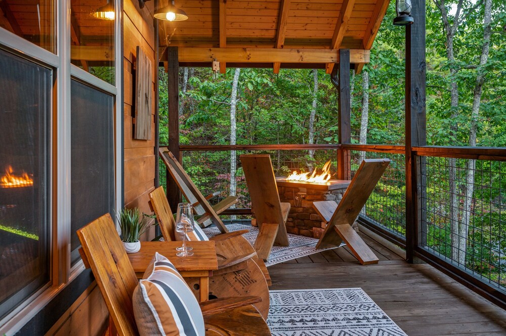 Goodness Gracious 3 Bedroom Cabin by RedAwning - Property Image 16
