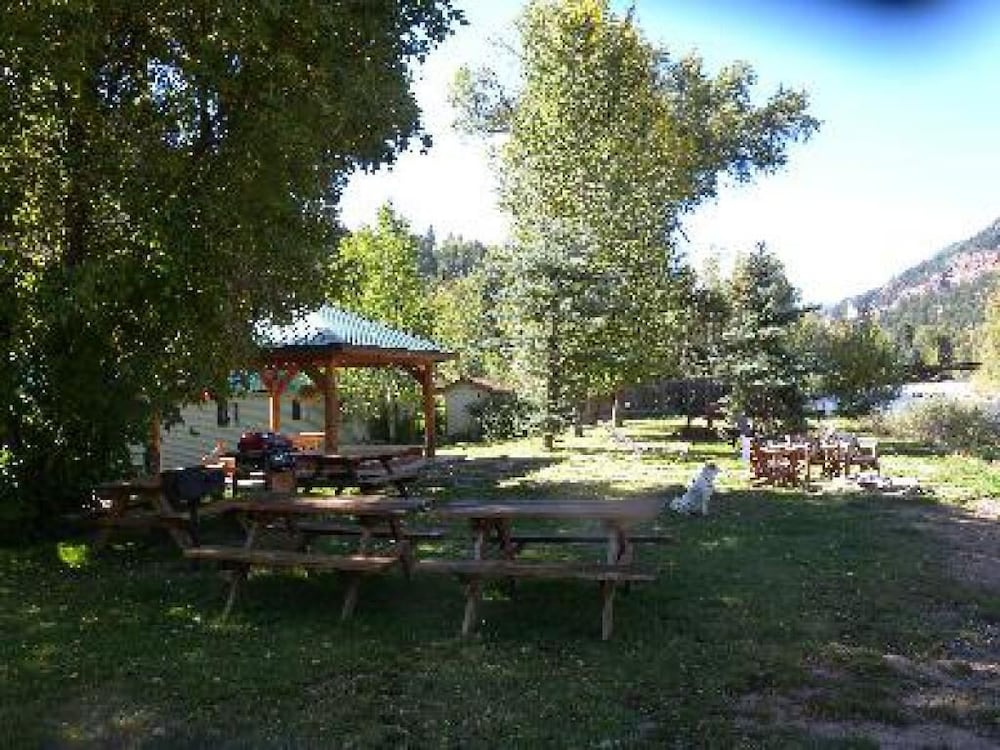Redstone Cliffs Lodge