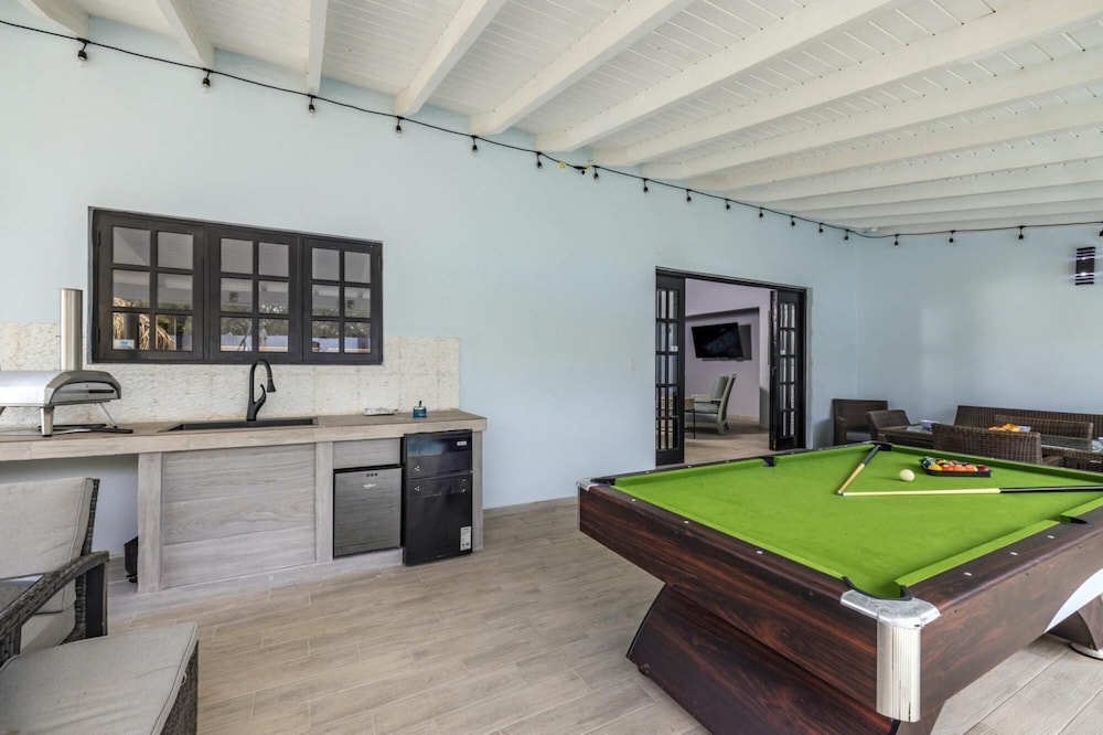 4BR 4BA Private Pool Sauna Tub Putt-putt Fire Place