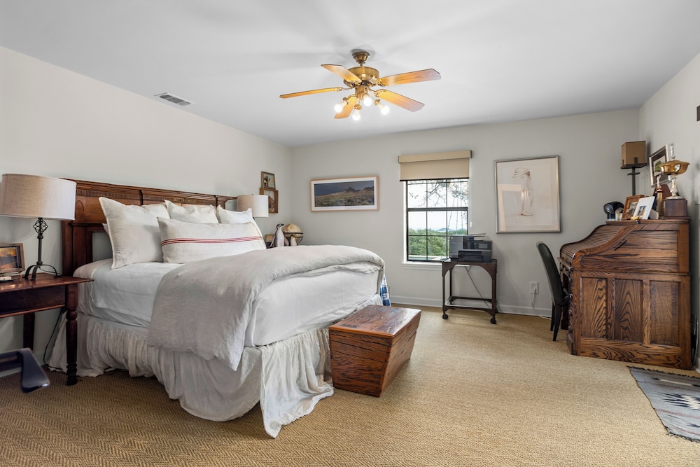5BR Luxury Home w/ Pool & Wrap-around Porch