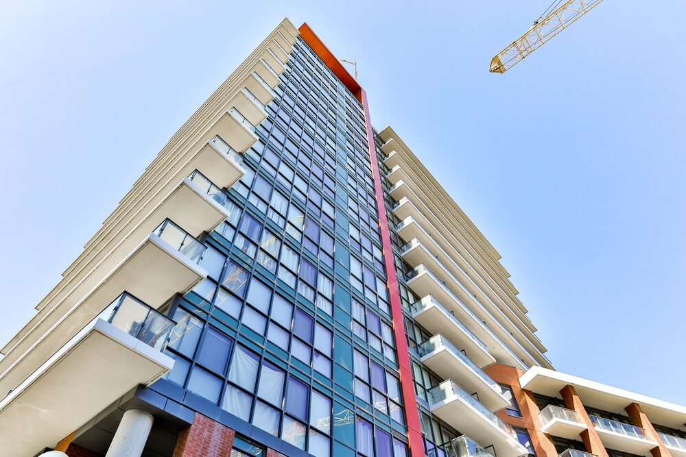 Modern Condo in Historic Fort York - Image 4