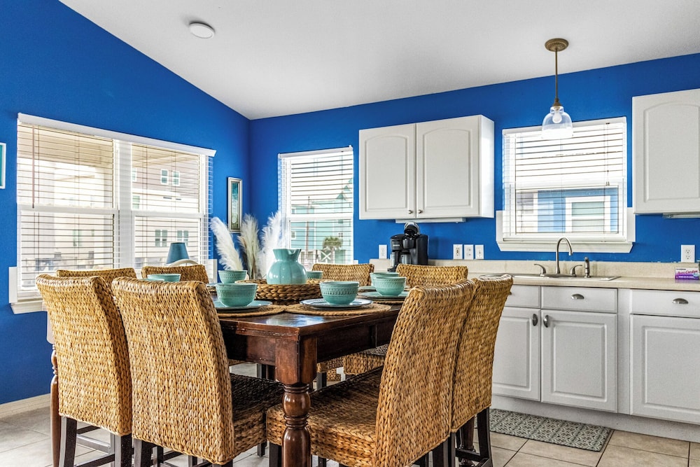 Bikini Bottom by Southern Vacation Rentals