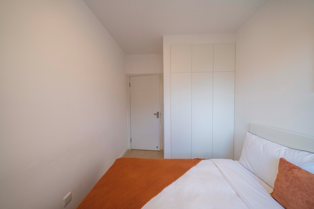 Tyms Changning Spacious 3BR 2BA APT