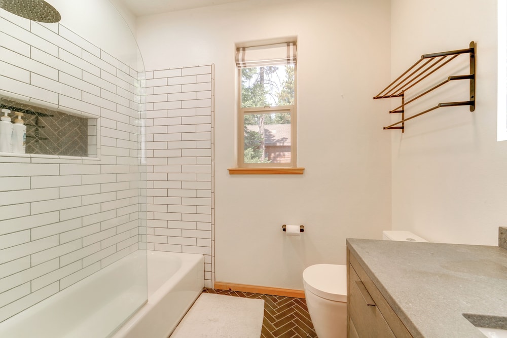 Near Ski Resorts & Trails: Truckee Home w/ Hot Tub