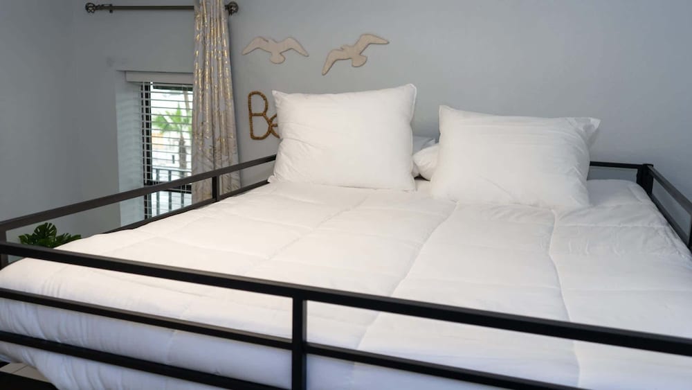 Sleeps 10 Direct Beach Heated Pool 3 Bedroom Apts