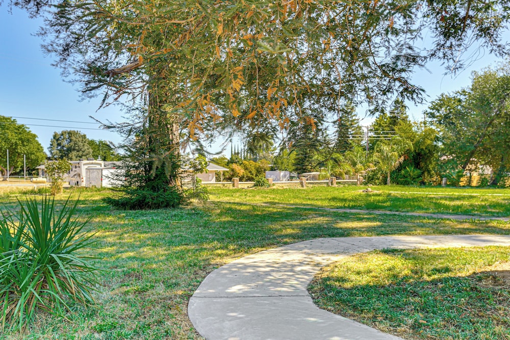 Pet-friendly Unit w/ Yard Near Sacramento River!