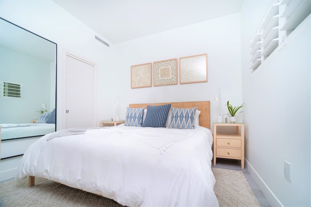 Cayman Luxury Rentals at The Grove view 4