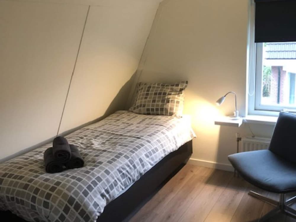 Nice House with Large Garden in Noordwijk & near Sea view 2