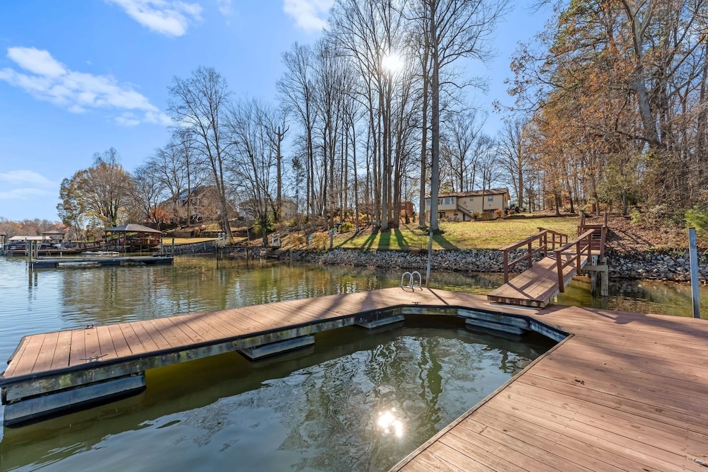 Waking Up Norman Lakefront Getaway w Kayaks Fire Pit Lake Views