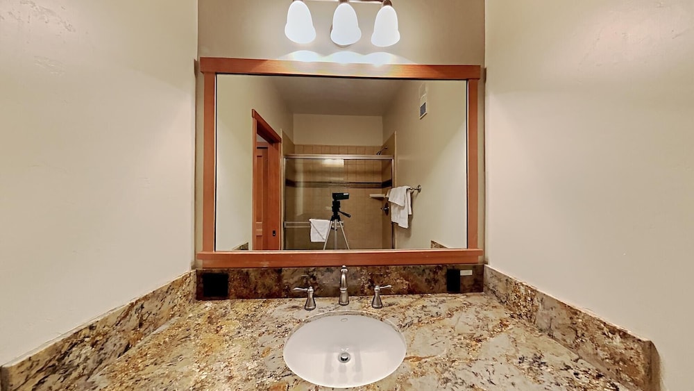 Beautiful Mountainside 4 BR Plus Loft/4 Bath Home in Mammoth! by RedAwning view 2