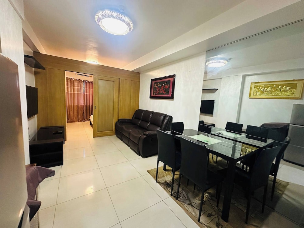 Dainty Pasay City Apartment for Rent - Entire House Front of Mall of Asia
