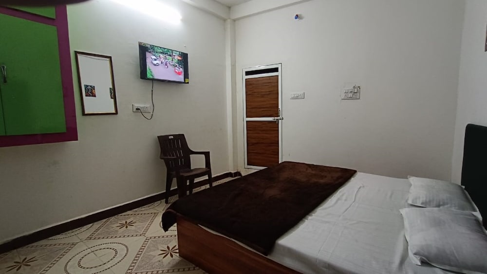 Goroomgo Shree Ram Kuti Homestay Ujjain