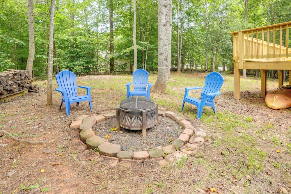 Pet-friendly Lake Monticello Home w/ Perks!