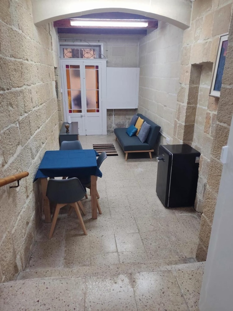 Apartment in Valletta by Ruwts
