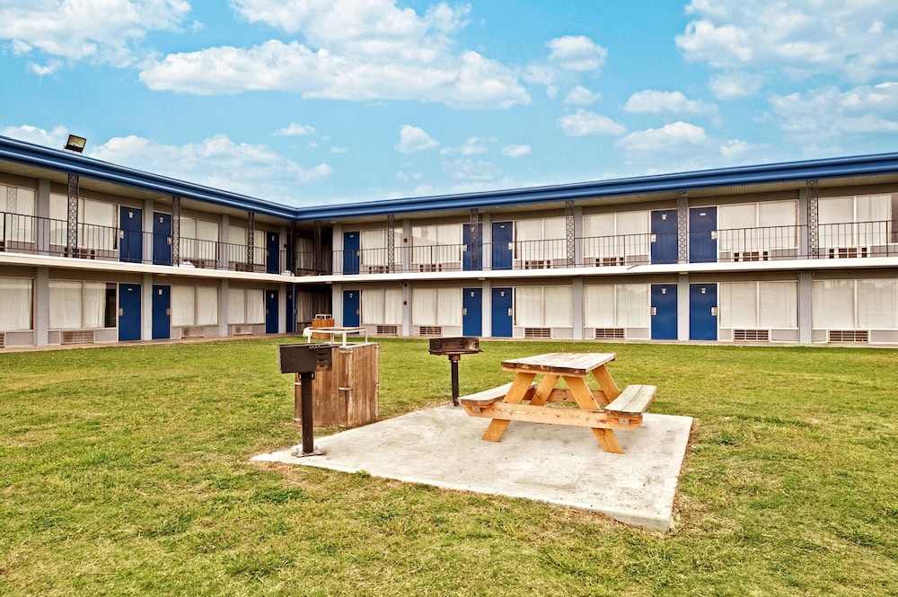 Americas Best Value Inn Garland Dallas - Property Image 11