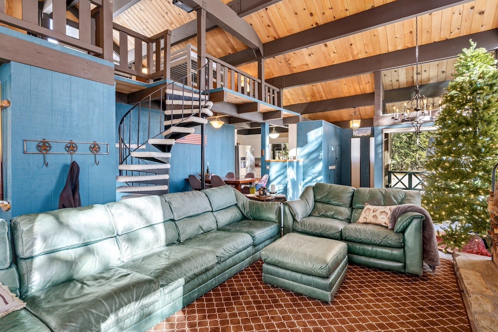 Awesome House Above The Lake/pets Welcome 2 Bedroom Home by Bear Valley Vacation Rentals