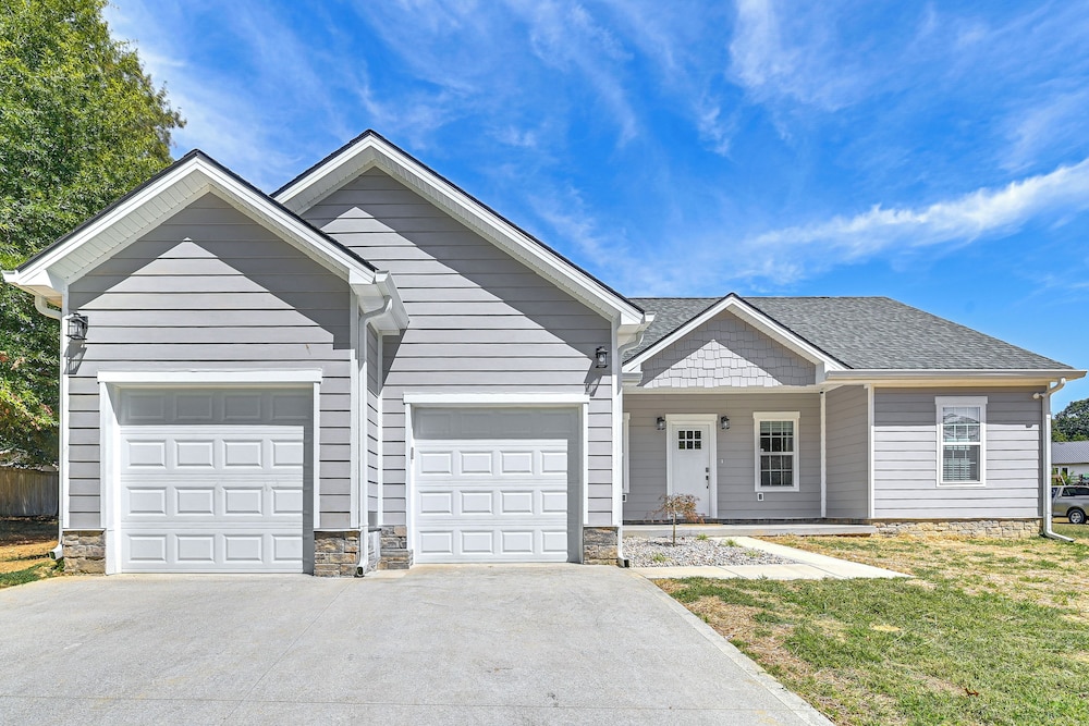 2 Mi to Marina & Lake Cumberland! Newly Built Home