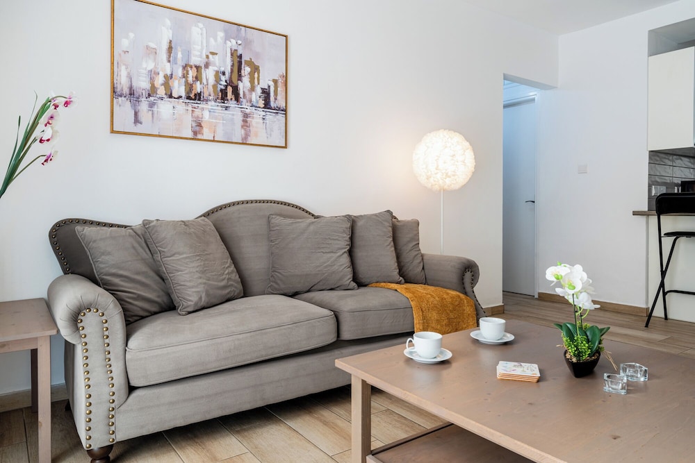 Levante - 2-BR Apt. & Terrace in Larnaca
