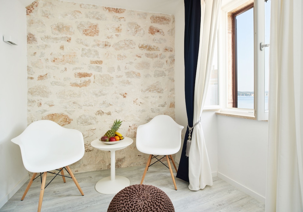 Old Town Splendid Apartments by Irundo