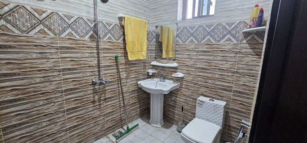 Mirpur 3-bed House Sleeps 6 view 3