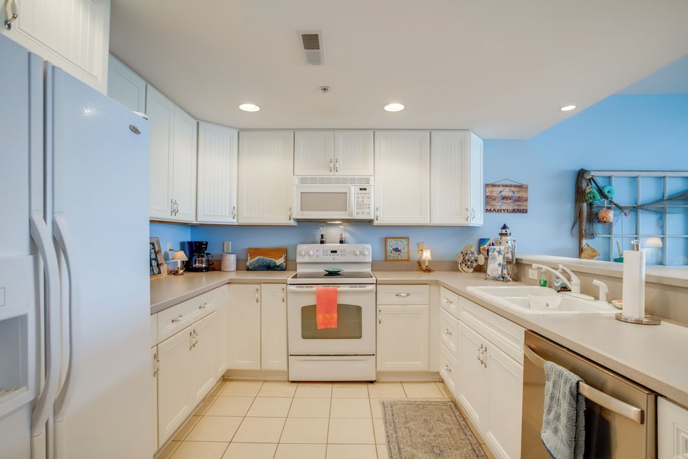 Walk to Main St: Condo w/ Pool Access in Crisfield