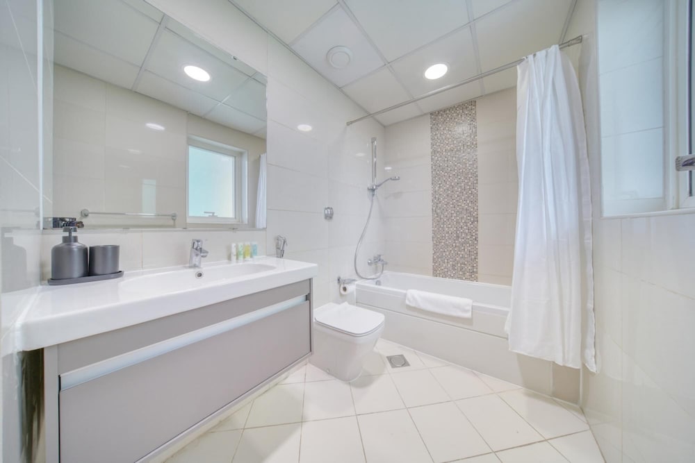 Premium 2BR Apt w Marina Views
