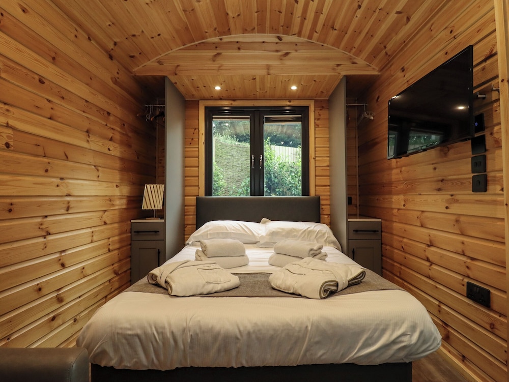 The Shepherds Hut at Bridge Lake Farm & Fishery
