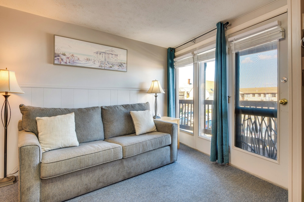 'beachfront 13' Condo on Old Orchard Beach