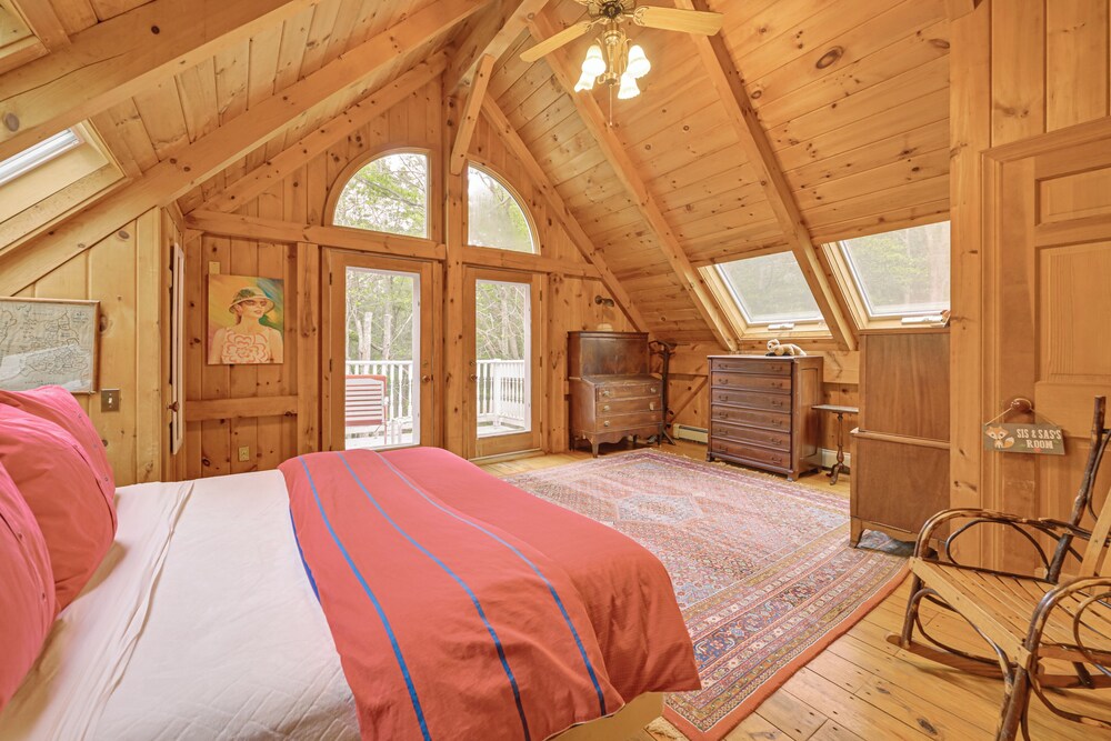 20-acre Hamptons Nature Escape w/ Hot Tub & Pool