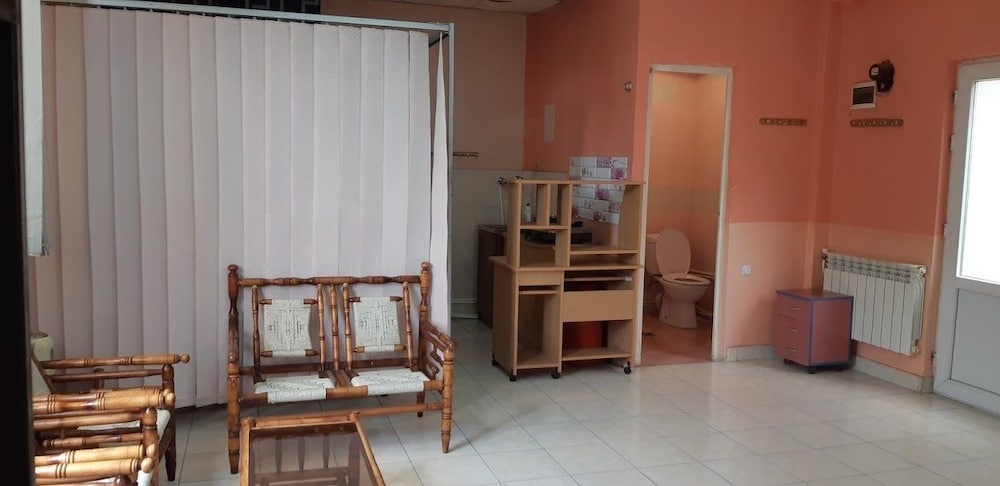 Full House Hostel