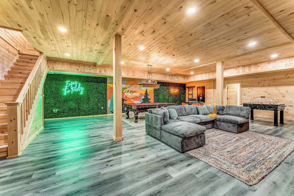 Grand Timber by Avantstay Indoor Pool, Sports Court, Game Room, & More!