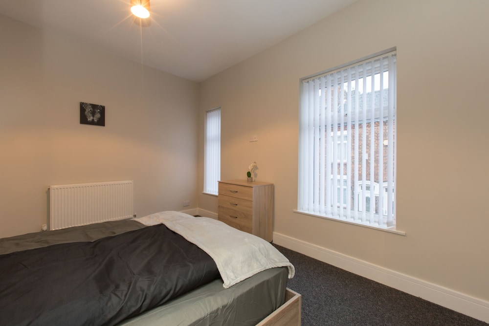 Stoke-on-trent Vacations - Townhouse  Rose Street Stoke - Property Image 1