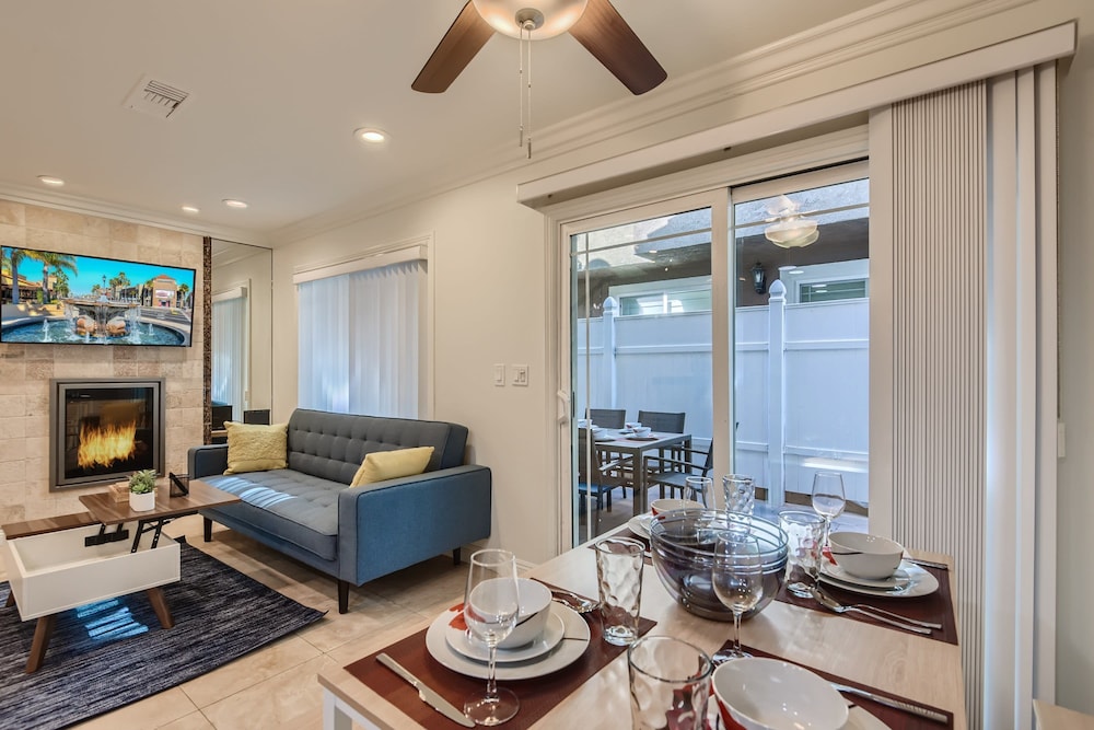 Stylish- Multi-level- Patio- Games - Fast Wifi-cm3