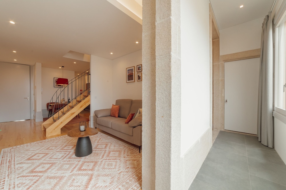 Heart OF Porto Apartment F Duplex by Vacationy