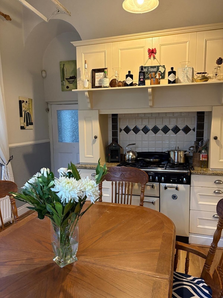 Fabulous 6 Bedroom Victorian Period House