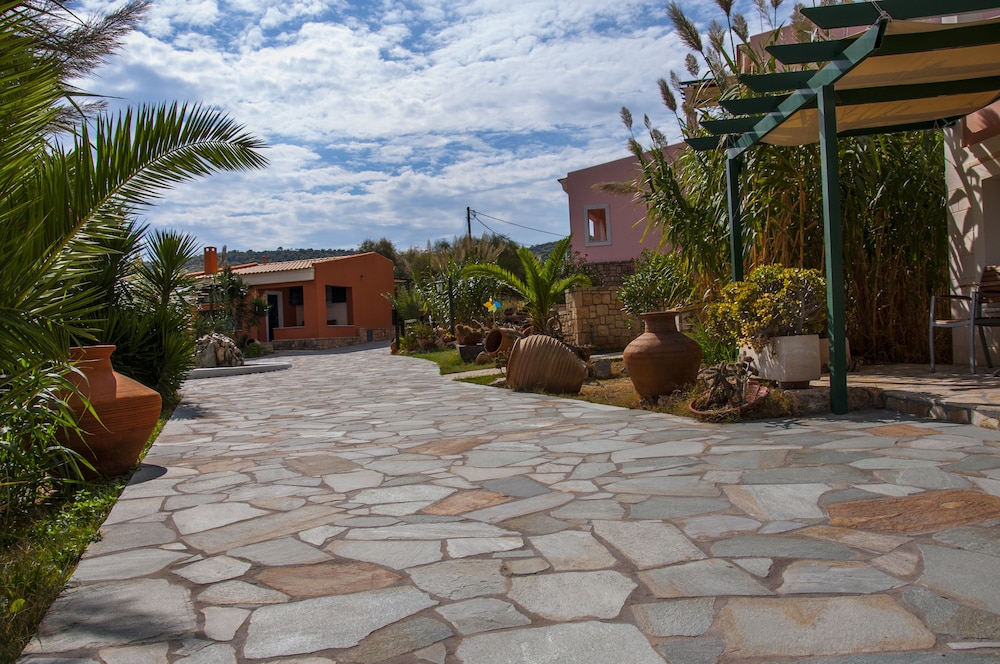 Irides Luxury Studios & Apartments
