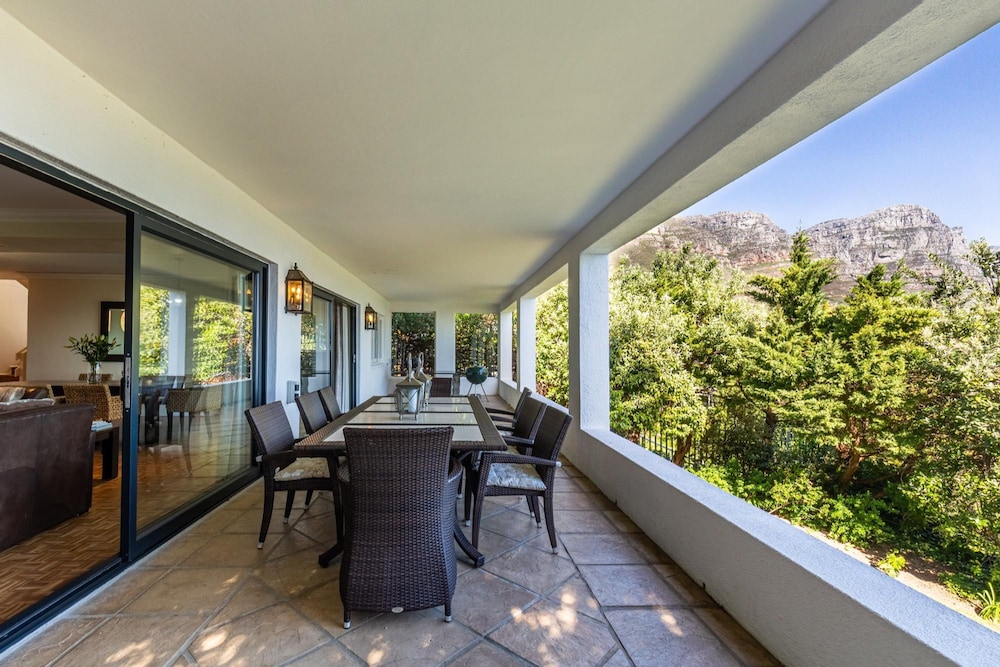 Camps Bay 4bed Home w Pool and Views Alma Marina